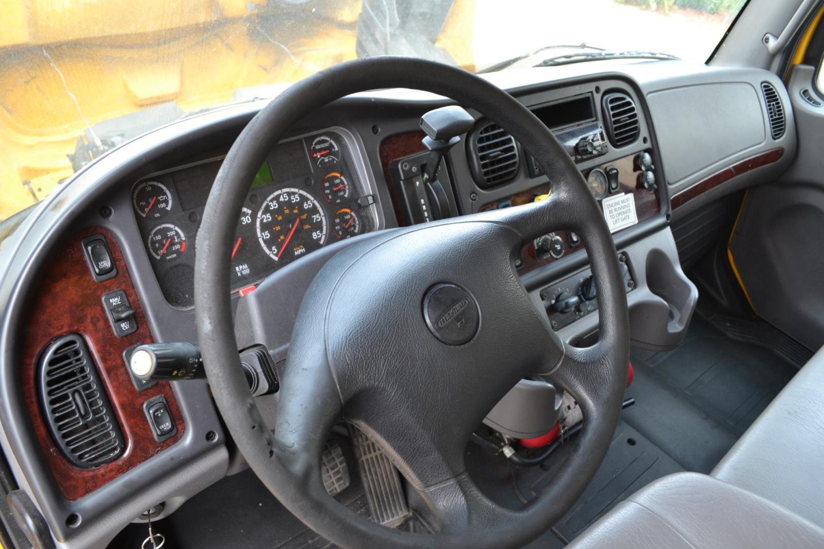 2018 YELLOW /BLACK FREIGHTLINER M2-106 with an CUMMINS B6.7L 220HP engine, ALLISON 2200RDS AUTOMATIC transmission, located at 9172 North Fwy, Houston, TX, 77037, (713) 910-6868, 29.887470, -95.411903 - Photo#14